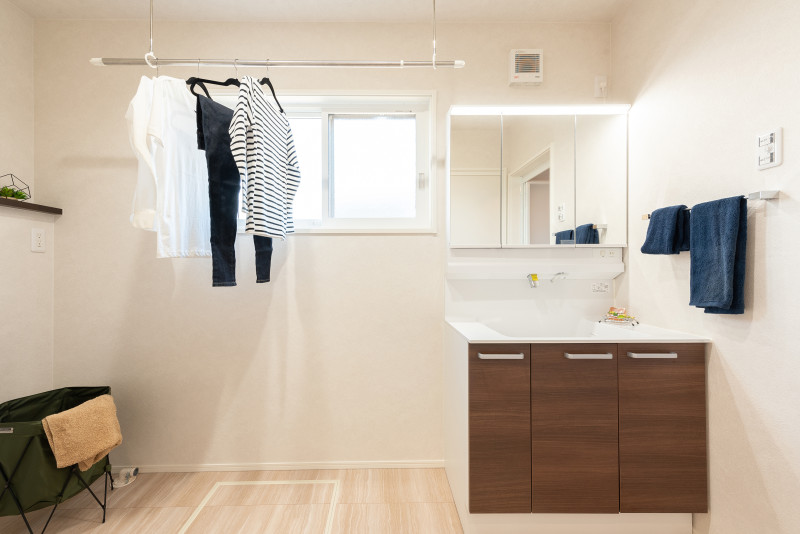 動線の無駄をなくした「洗面＋ランドリールーム」家事効率の高まる空間となっております。